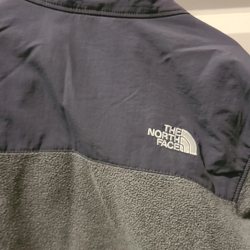 Kid's Two-Tone Jacket - Picture 6 of 7